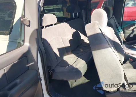 2002 Chevrolet Silverado 1500 Ls z USA, uszkodzony, nr VIN 2GCEC19T621196193